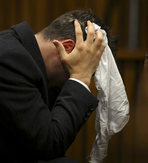 Pistorius mahkeme salonunda istifra etti